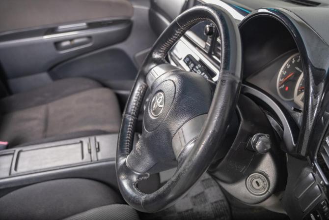 Toyota Wish I Рестайлинг с пробегом 2005 года, цена 999 000 рублей, 300000 км, компактвэн, Автокод Объявления