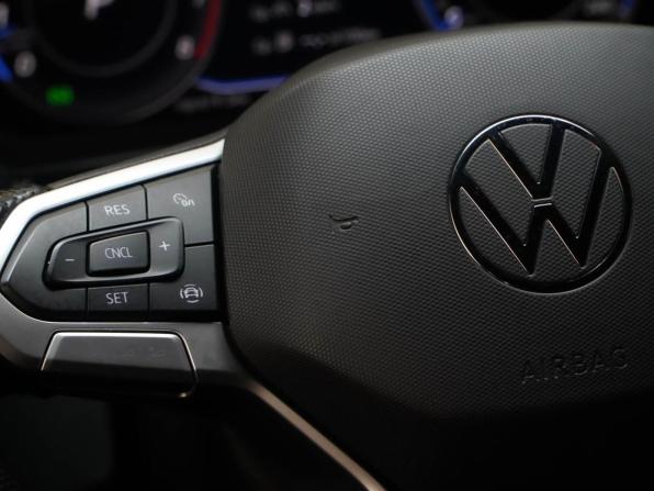 Volkswagen Polo VI с пробегом 2021 года, цена 1 899 444 рубля, 75182 км, лифтбек, Автокод Объявления