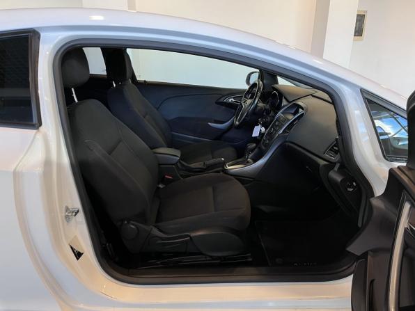 Opel Astra J Рестайлинг с пробегом 2013 года, цена 635 000 рублей, 217706 км, хэтчбек, Автокод Объявления
