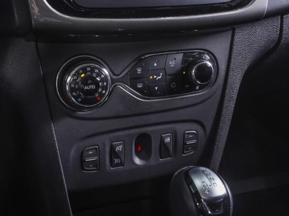 Renault Logan II Рестайлинг с пробегом 2019 года, цена 2 080 000 рублей, 29572 км, седан, Автокод Объявления