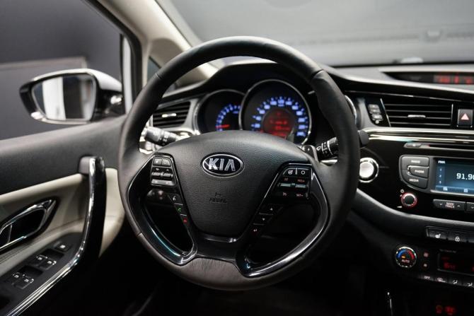 Kia Ceed II Рестайлинг с пробегом 2016 года, цена 1 575 000 рублей, 134000 км, хэтчбек, Автокод Объявления