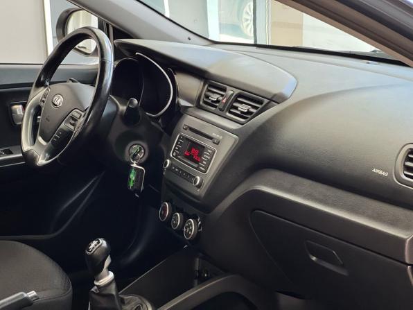 Kia Rio III Рестайлинг с пробегом 2015 года, цена 989 000 рублей, 132392 км, хэтчбек, Автокод Объявления