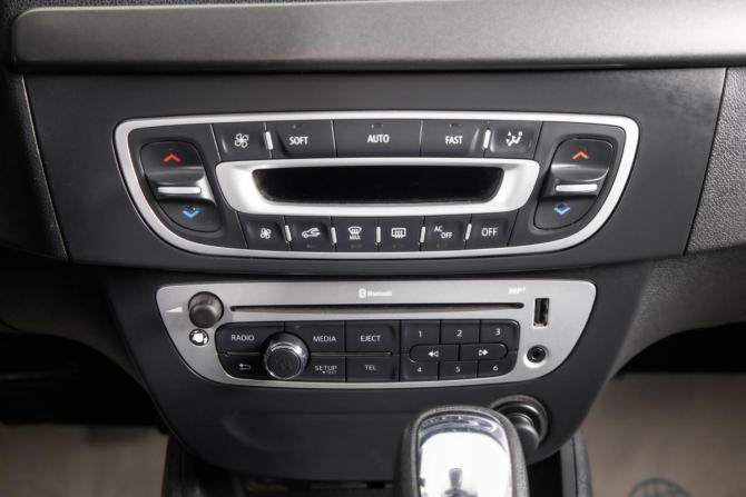 Renault Fluence I Рестайлинг с пробегом 2013 года, цена 699 000 рублей, 175000 км, седан, Автокод Объявления
