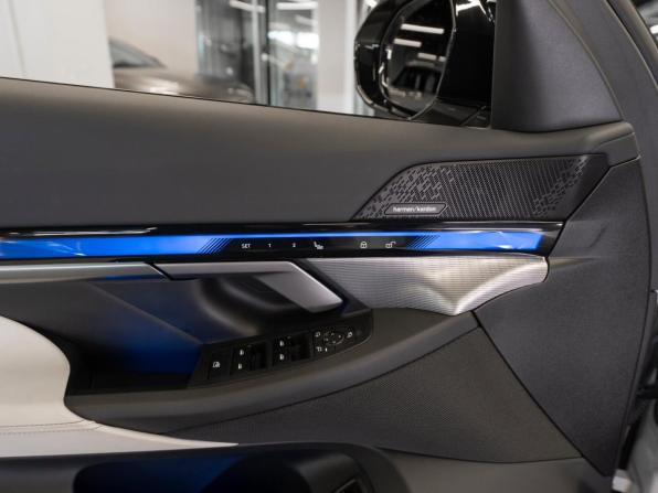 BMW 5 серии VIII (G60/G61/G68) с пробегом 2025 года, цена 6 750 000 рублей, 11427 км, седан, Автокод Объявления
