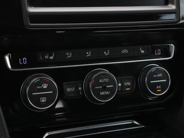 Volkswagen Passat B8 с пробегом 2015 года, цена 1 599 000 рублей, 174617 км, седан, Автокод Объявления