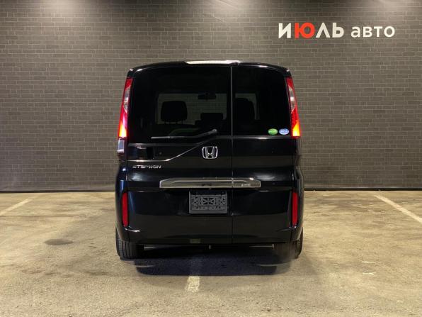 Honda Stepwgn V с пробегом 2016 года, цена 1 720 000 рублей, 127953 км, минивэн, Автокод Объявления
