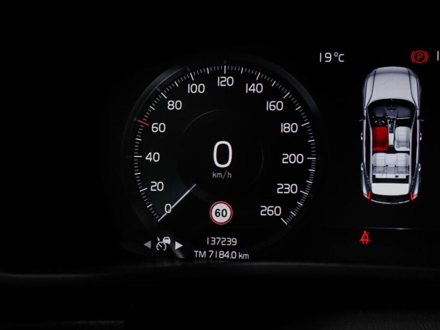 Volvo XC40 I Москва  - изображение 11