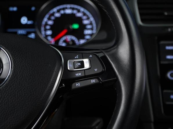 Volkswagen Golf VII Рестайлинг с пробегом 2019 года, цена 1 642 050 рублей, 94176 км, хэтчбек, Автокод Объявления