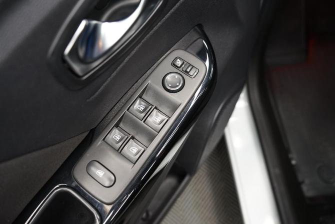 Renault Kaptur I Рестайлинг с пробегом 2021 года, цена 1 775 000 рублей, 92000 км, внедорожник, Автокод Объявления