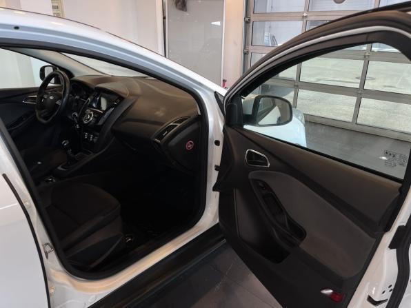 Ford Focus III с пробегом 2013 года, цена 590 000 рублей, 240115 км, седан, Автокод Объявления