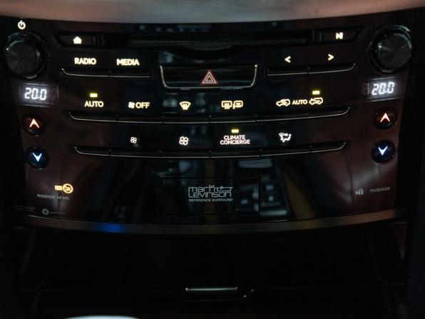 Lexus LX III Рестайлинг 2 с пробегом 2018 года, цена 6 300 000 рублей, 268769 км, внедорожник, Автокод Объявления