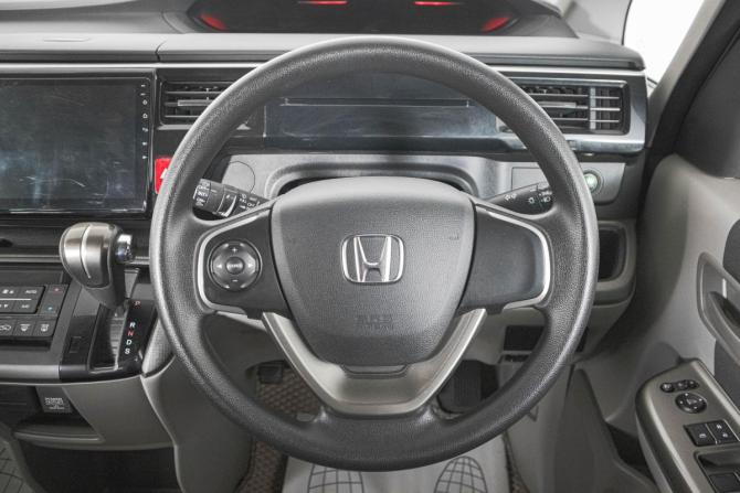 Honda Stepwgn V с пробегом 2016 года, цена 1 809 000 рублей, 120000 км, минивэн, Автокод Объявления