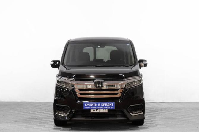 Honda Stepwgn V Рестайлинг с пробегом 2017 года, цена 2 079 000 рублей, 117000 км, минивэн, Автокод Объявления