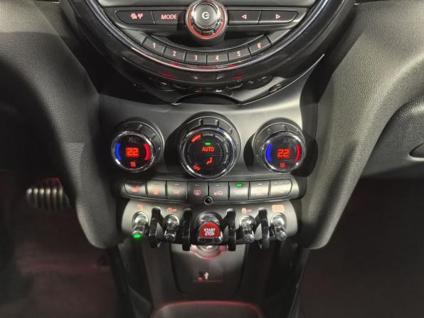 Mini Hatch III (F55/F56) Рестайлинг с пробегом 2020 года, цена 3 177 700 рублей, 68241 км, хэтчбек, Автокод Объявления