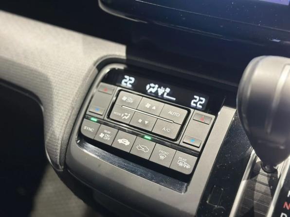 Honda Stepwgn V с пробегом 2016 года, цена 1 750 000 рублей, 201000 км, минивэн, Автокод Объявления
