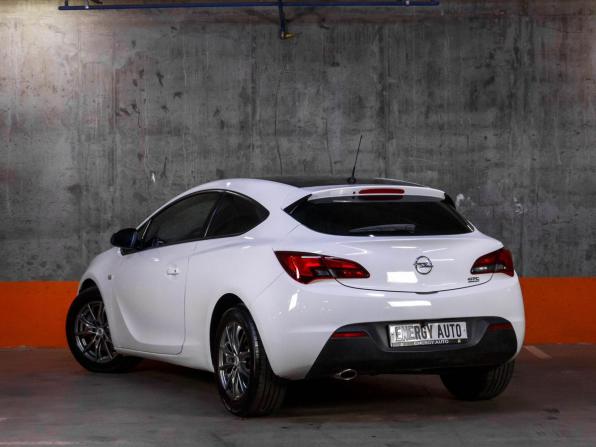 Opel Astra J Рестайлинг с пробегом 2013 года, цена 870 000 рублей, 203523 км, хэтчбек, Автокод Объявления