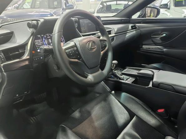 Lexus ES VII с пробегом 2019 года, цена 3 150 000 рублей, 156497 км, седан, Автокод Объявления