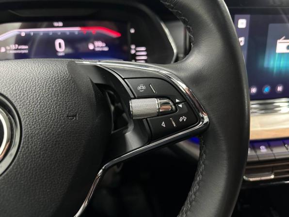 Skoda Octavia IV (A8) с пробегом 2022 года, цена 2 111 500 рублей, 57424 км, лифтбек, Автокод Объявления