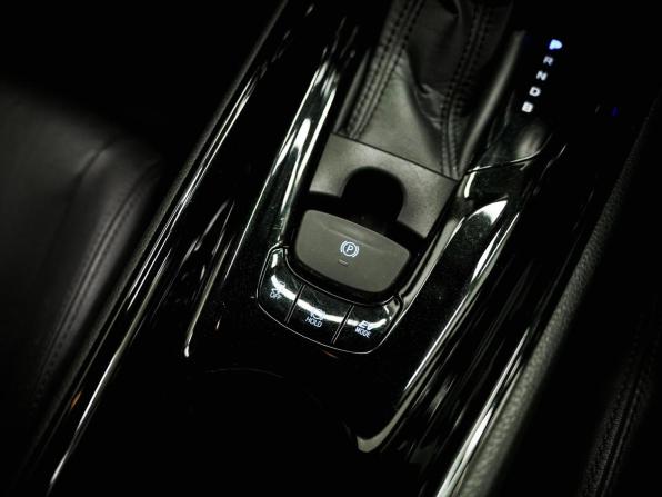 Toyota C-HR I с пробегом 2017 года, цена 1 900 000 рублей, 59819 км, внедорожник, Автокод Объявления
