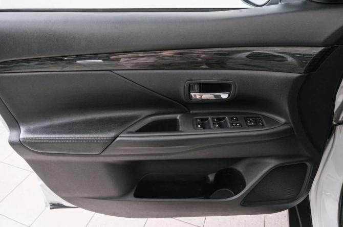 Mitsubishi Outlander III Рестайлинг 2 с пробегом 2015 года, цена 1 999 000 рублей, 286000 км, внедорожник, Автокод Объявления