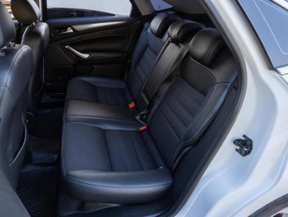 Ford Mondeo IV Рестайлинг с пробегом 2011 года, цена 935 000 рублей, 301686 км, седан, Автокод Объявления