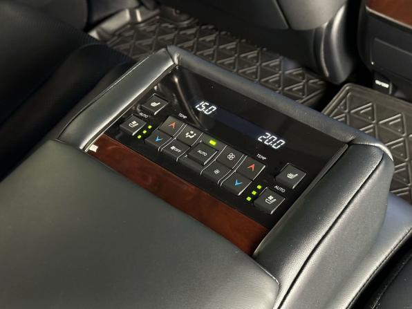 Lexus LX III Рестайлинг 2 с пробегом 2016 года, цена 6 500 000 рублей, 168802 км, внедорожник, Автокод Объявления