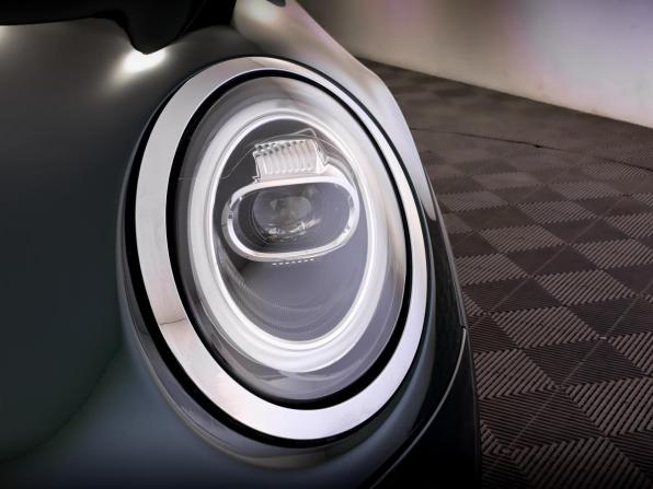 Mini Hatch III (F55/F56) Рестайлинг с пробегом 2018 года, цена 1 715 000 рублей, 81512 км, хэтчбек, Автокод Объявления