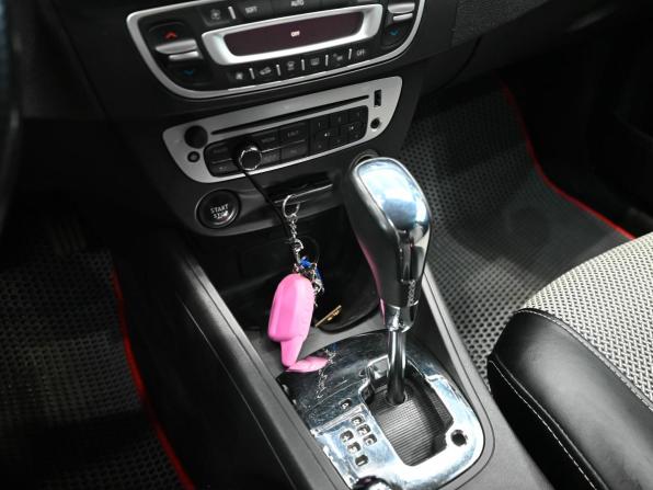 Renault Fluence I Рестайлинг с пробегом 2014 года, цена 700 000 рублей, 216680 км, седан, Автокод Объявления