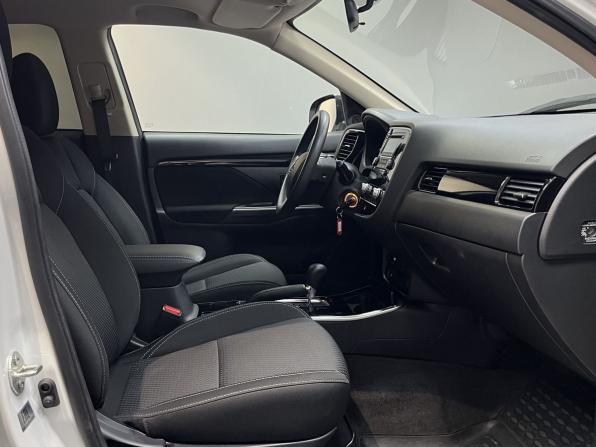 Mitsubishi Outlander III Рестайлинг 3 с пробегом 2020 года, цена 2 359 000 рублей, 32218 км, внедорожник, Автокод Объявления