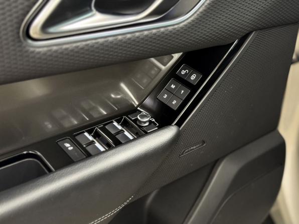 Land Rover Range Rover Velar I с пробегом 2018 года, цена 3 650 000 рублей, 135000 км, внедорожник, Автокод Объявления