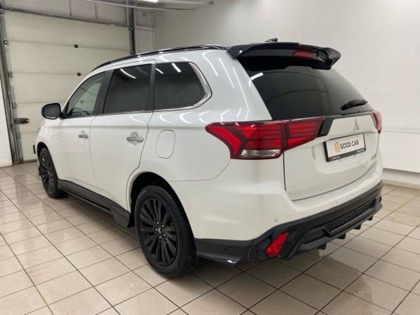 Mitsubishi Outlander III Рестайлинг 3 с пробегом 2022 года, цена 3 850 000 рублей, 900 км, внедорожник, Автокод Объявления