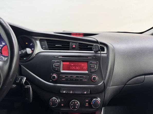 Kia Ceed II Рестайлинг с пробегом 2015 года, цена 999 000 рублей, 174986 км, хэтчбек, Автокод Объявления