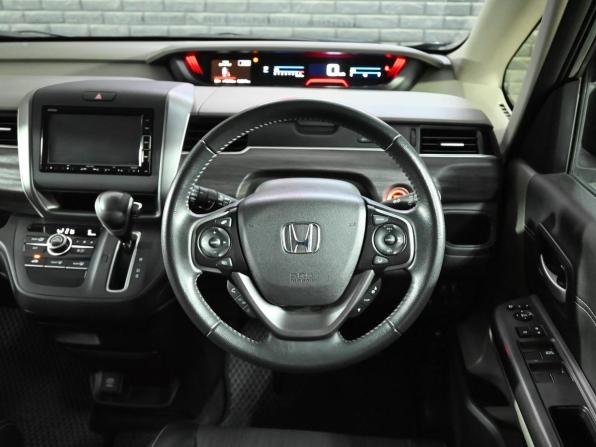 Honda Freed II с пробегом 2018 года, цена 1 590 000 рублей, 62517 км, компактвэн, Автокод Объявления