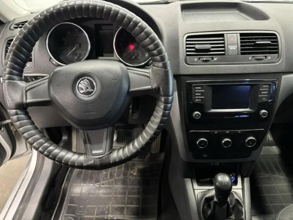 Skoda Yeti I Рестайлинг с пробегом 2015 года, цена 919 000 рублей, 214745 км, внедорожник, Автокод Объявления