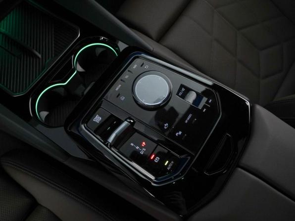 BMW 5 серии VIII (G60/G61/G68) с пробегом 2025 года, цена 9 249 977 рублей, 5096 км, седан, Автокод Объявления
