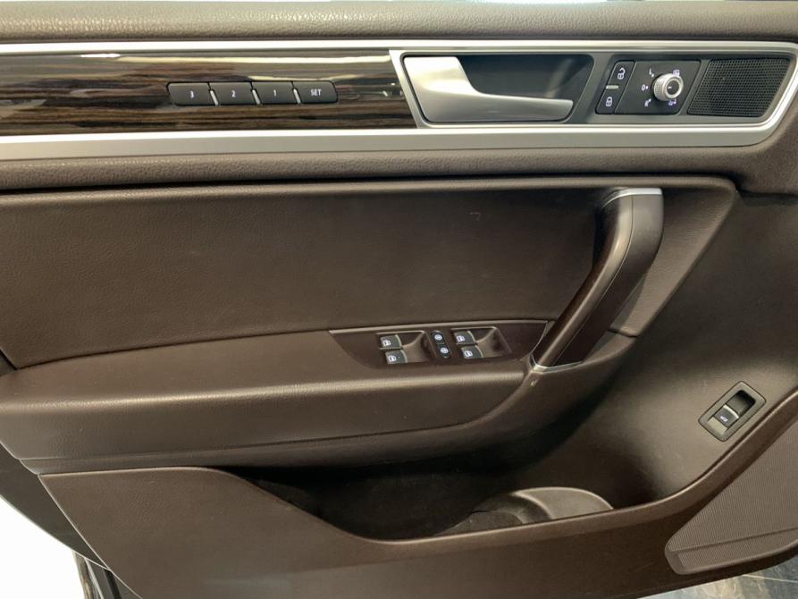 Volkswagen Touareg II Рестайлинг Санкт-Петербург  - изображение 14