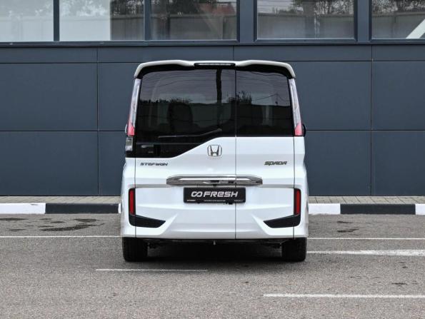 Honda Stepwgn V с пробегом 2015 года, цена 1 989 000 рублей, 104698 км, минивэн, Автокод Объявления