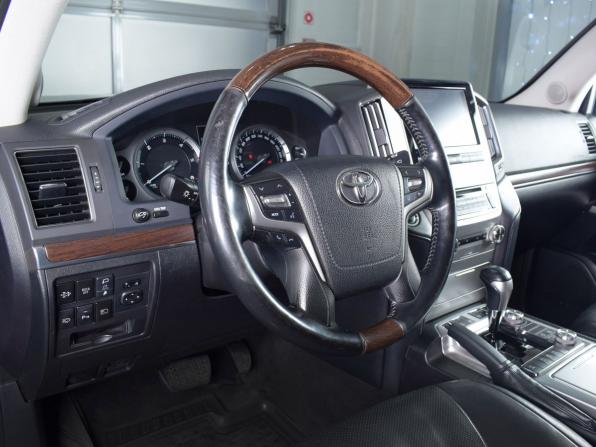 Toyota Land Cruiser 200 Series Рестайлинг 2 с пробегом 2018 года, цена 5 879 995 рублей, 248018 км, внедорожник, Автокод Объявления