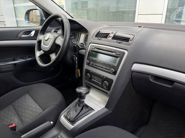 Skoda Octavia II (A5) Рестайлинг с пробегом 2013 года, цена 545 000 рублей, 323000 км, лифтбек, Автокод Объявления