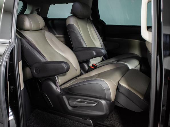 Kia Carnival IV Рестайлинг с пробегом 2024 года, цена 5 560 000 рублей, 47497 км, минивэн, Автокод Объявления