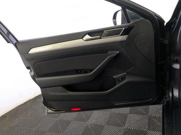 Volkswagen Passat B8 Рестайлинг с пробегом 2021 года, цена 2 400 000 рублей, 119320 км, универсал, Автокод Объявления