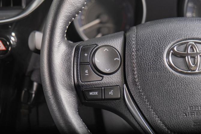 Toyota Auris II Рестайлинг с пробегом 2016 года, цена 1 649 000 рублей, 20000 км, хэтчбек, Автокод Объявления