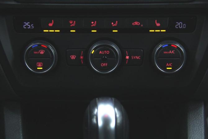 Volkswagen Jetta VI Рестайлинг с пробегом 2018 года, цена 1 499 000 рублей, 174439 км, седан, Автокод Объявления