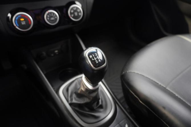 Kia Rio III Рестайлинг с пробегом 2016 года, цена 990 000 рублей, 88392 км, седан, Автокод Объявления