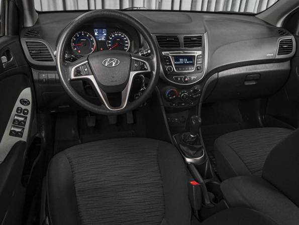 Hyundai Solaris I Рестайлинг с пробегом 2015 года, цена 1 029 000 рублей, 69750 км, хэтчбек, Автокод Объявления