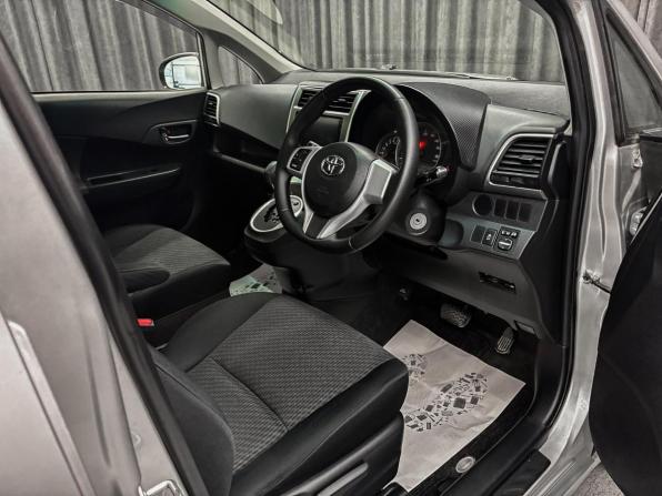 Toyota Ractis II с пробегом 2013 года, цена 850 000 рублей, 165000 км, хэтчбек, Автокод Объявления