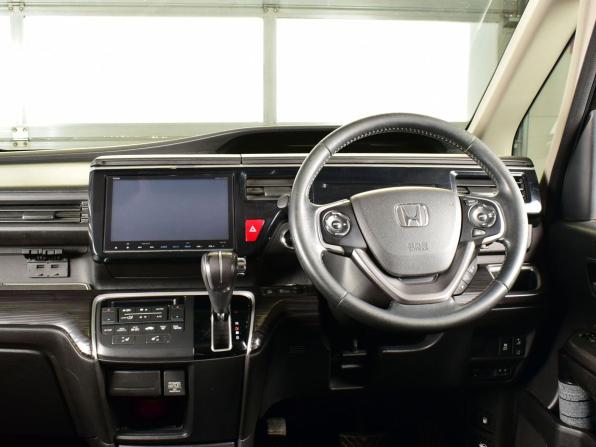 Honda Stepwgn V с пробегом 2016 года, цена 1 565 997 рублей, 203415 км, минивэн, Автокод Объявления