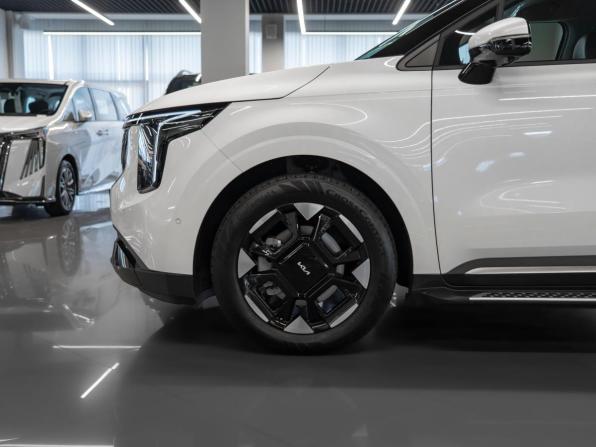 Kia Carnival IV Рестайлинг с пробегом 2025 года, цена 5 600 000 рублей, 9950 км, минивэн, Автокод Объявления