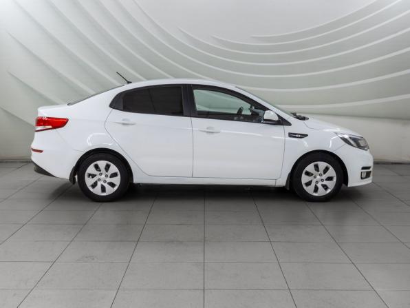 Kia Rio III Рестайлинг с пробегом 2016 года, цена 908 000 рублей, 198060 км, седан, Автокод Объявления