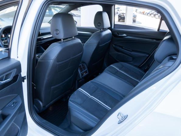 Volkswagen Golf VIII с пробегом 2024 года, цена 3 499 000 рублей, 9781 км, хэтчбек, Автокод Объявления